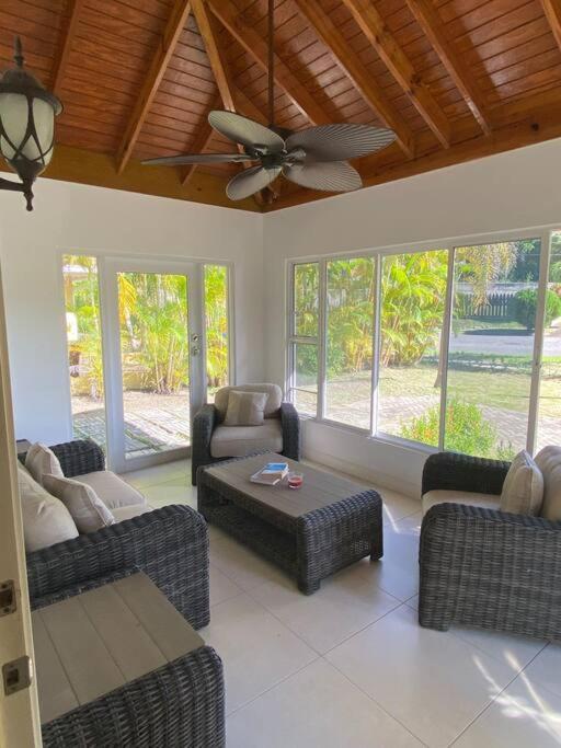 Sunset Palms & Villa Management Ltd Richmond Dış mekan fotoğraf